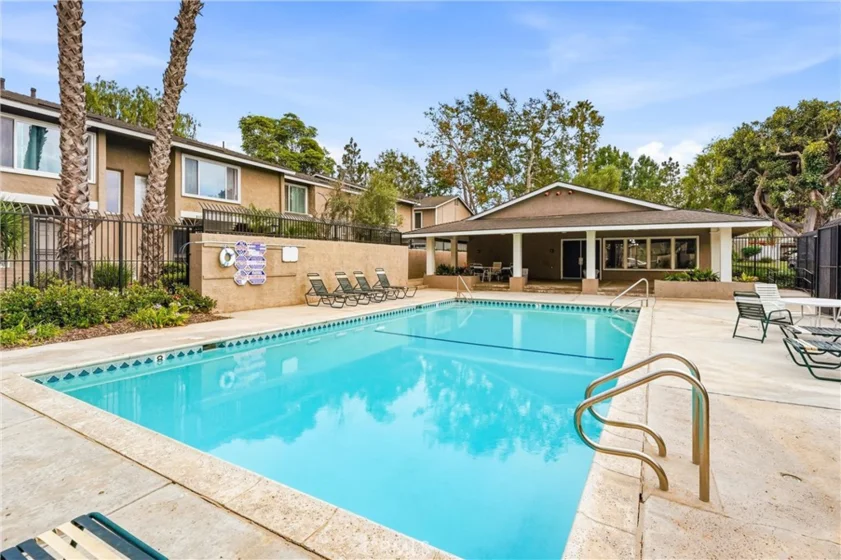 8437 El Arroyo photo 20