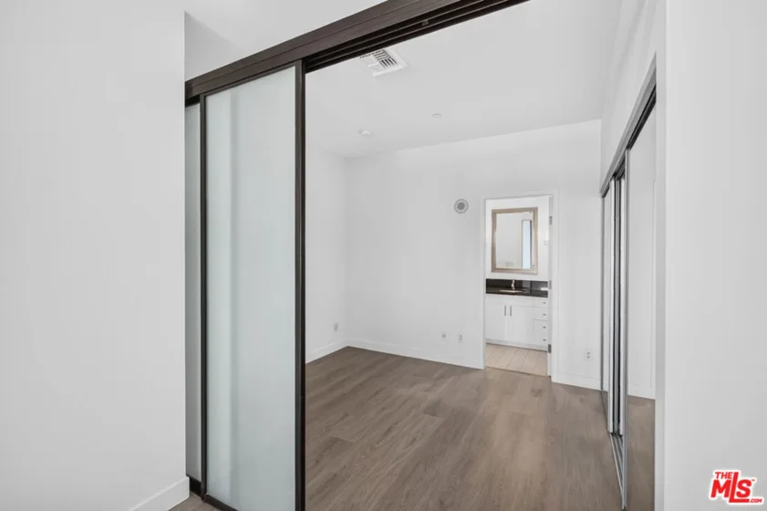 3810 Wilshire Boulevard #1108 photo 11