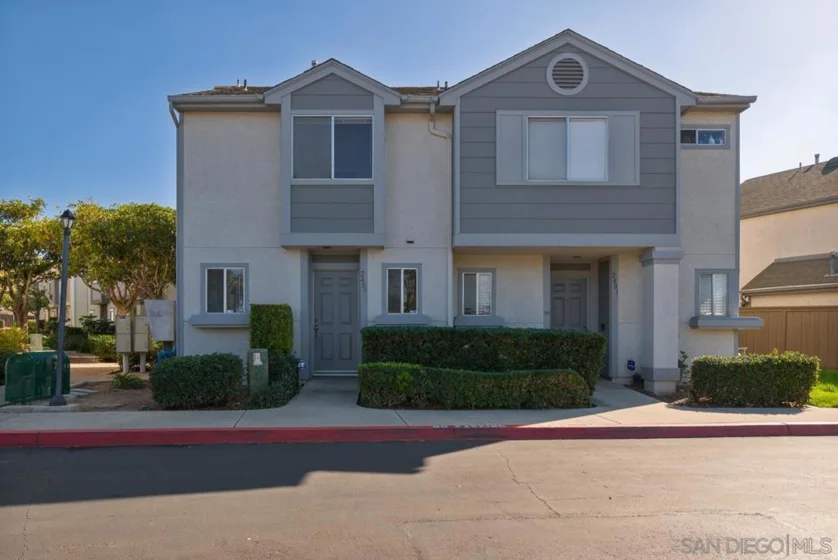 2407 Kings View Circle photo 1