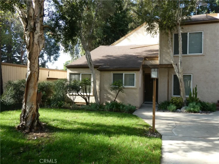 22330 Victory Boulevard #404 photo 1