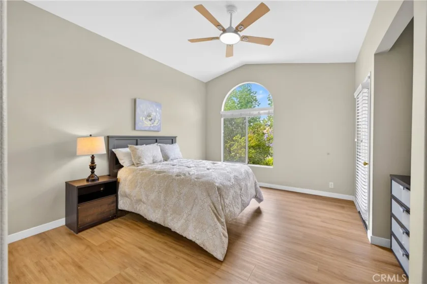 2329 Sunningdale photo 17