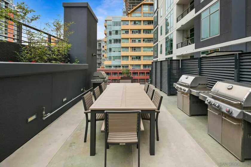 425 W Beech #327 photo 33