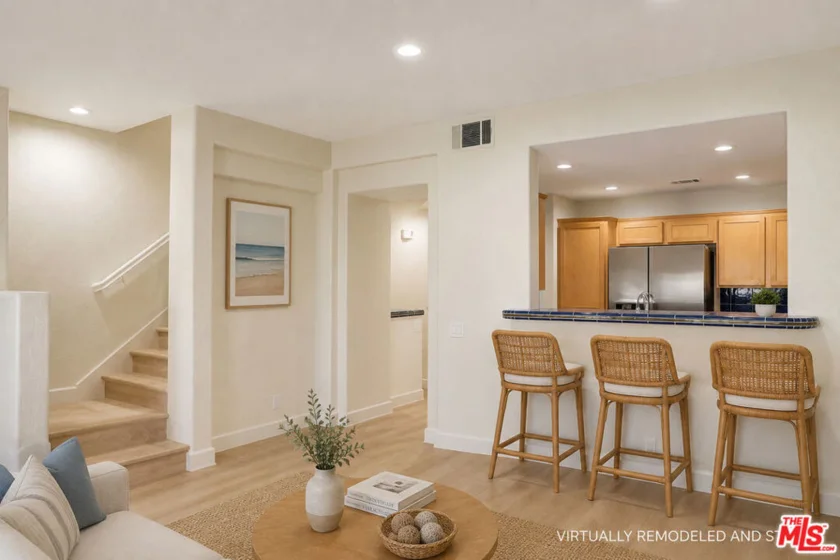 630 E Walnut Street photo 3