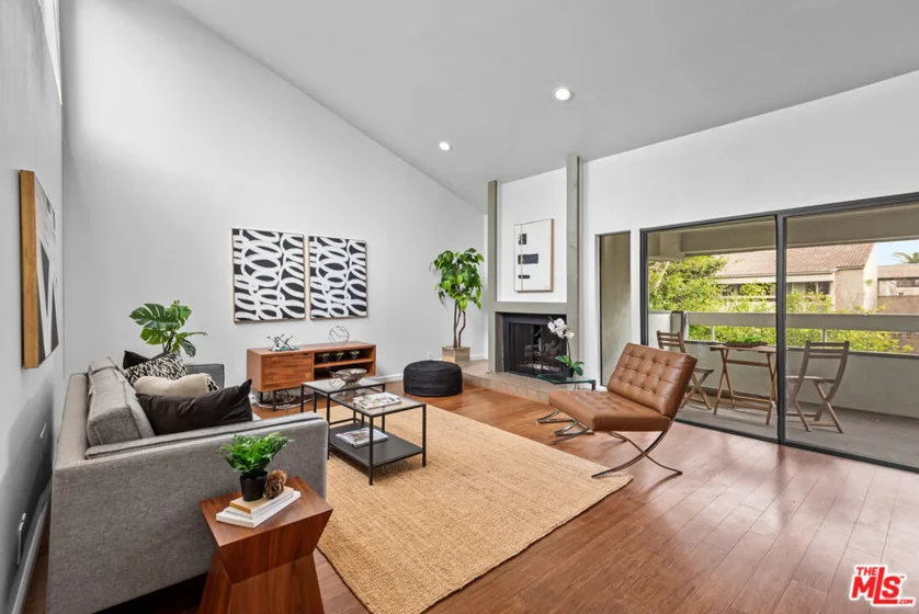 1887 Greenfield Avenue #303 photo 1