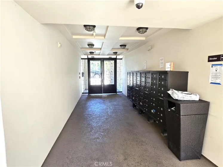 4724 Kester Avenue #409 photo 2