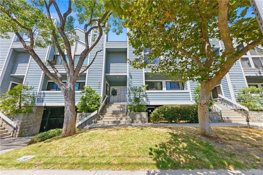 5821 Etiwanda Avenue photo 1