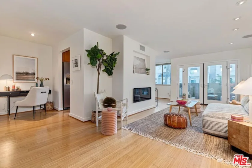 1124 N La Cienega Boulevard #301 photo 1