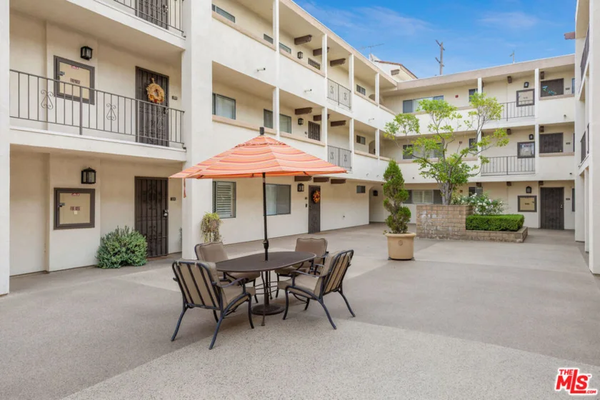 12801 Moorpark Street #110 photo 1