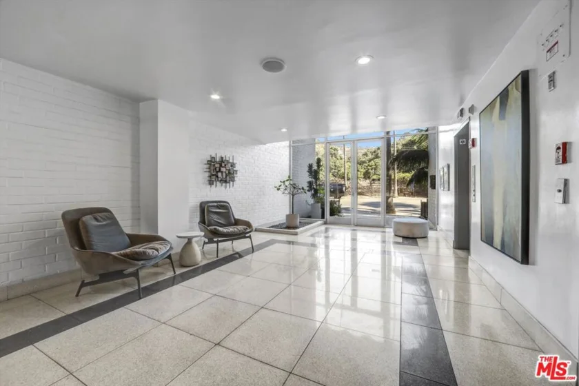 7560 Hollywood Boulevard #303 photo 5