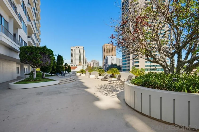 10501 Wilshire Boulevard #1005 photo 23