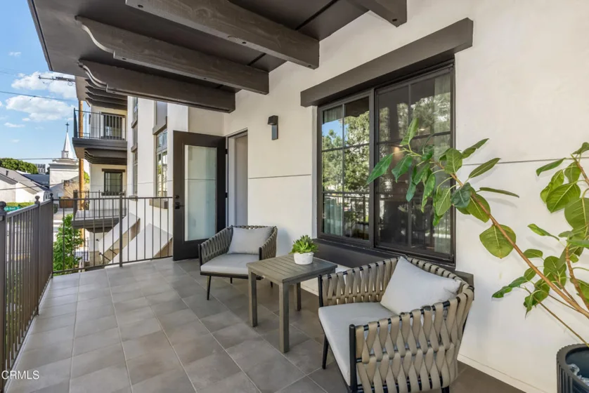 139 S Oak Knoll Avenue #301 photo 17