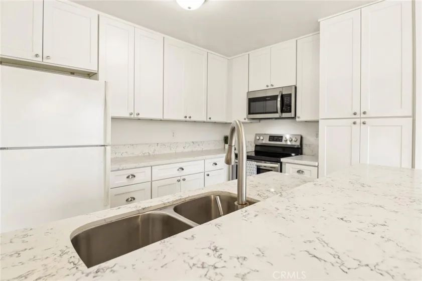 450 W Vermont #2102 photo 13