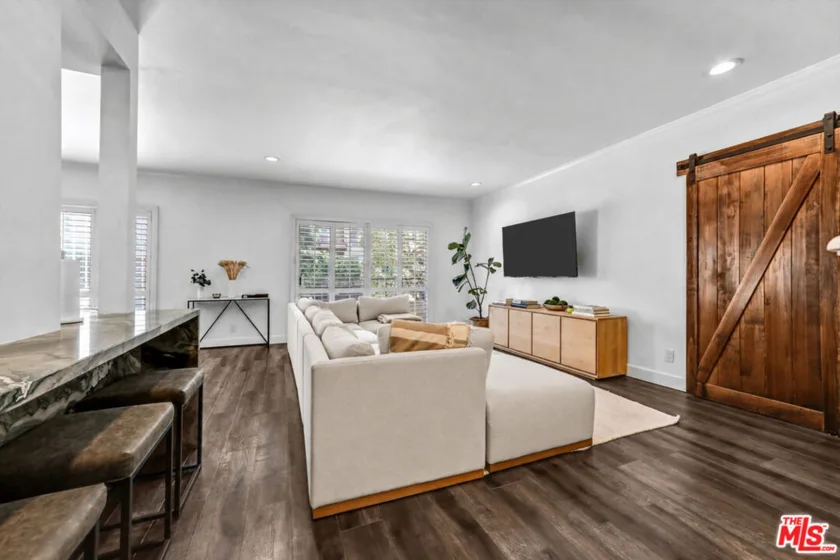 1221 N Kings Road #101 photo 10