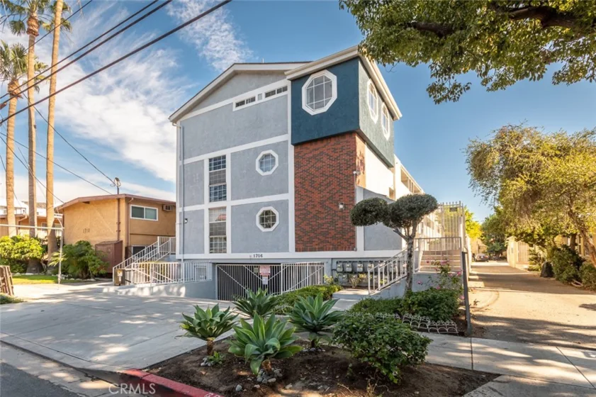 1706 Grismer Avenue #103 photo 1