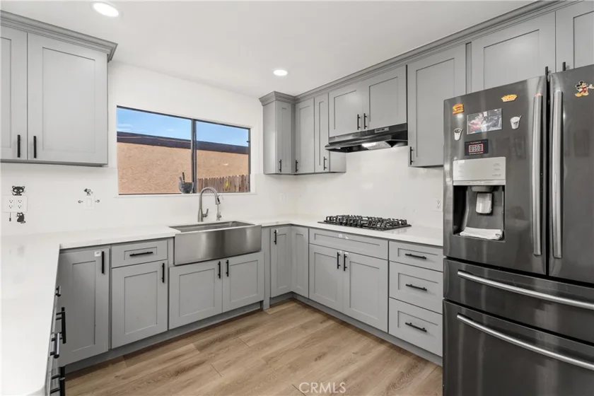 8574 Chapman #A photo 5
