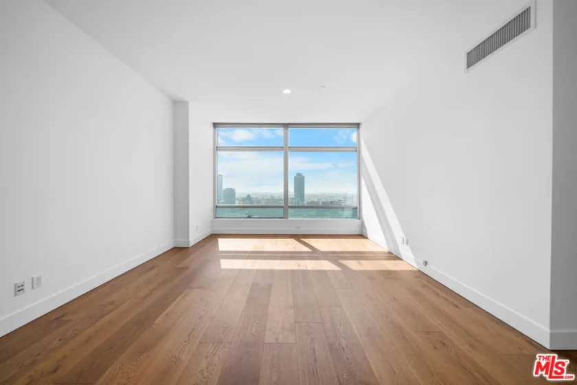 900 W Olympic Boulevard #32I photo 17