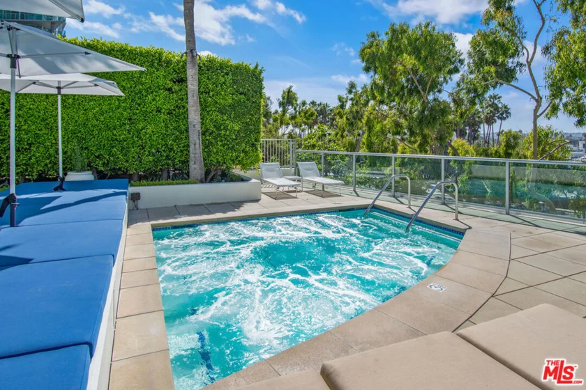 13700 Marina Pointe Drive #1725 photo 25