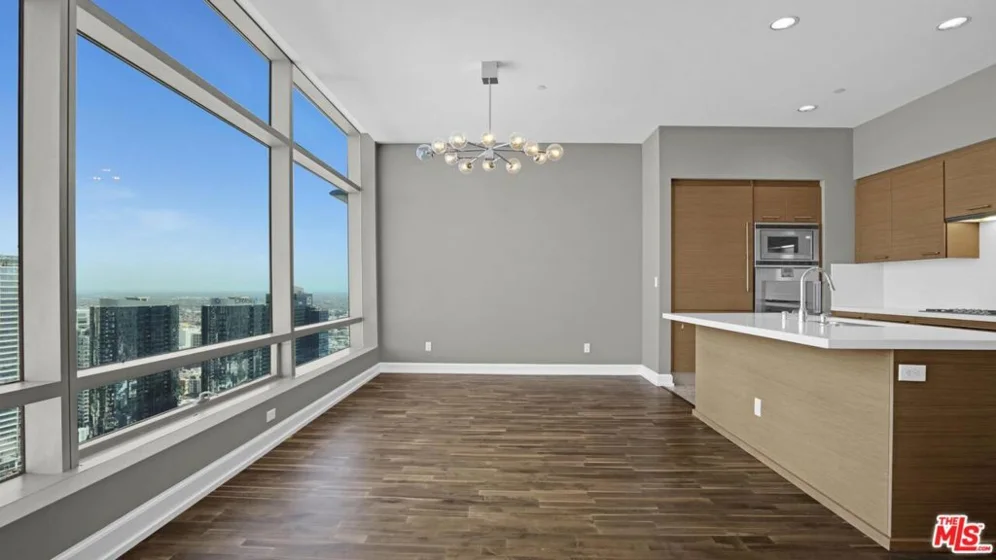 900 W Olympic Boulevard #39C photo 4