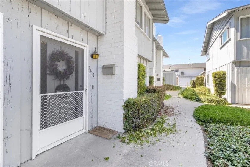 1310 N Placentia photo 26