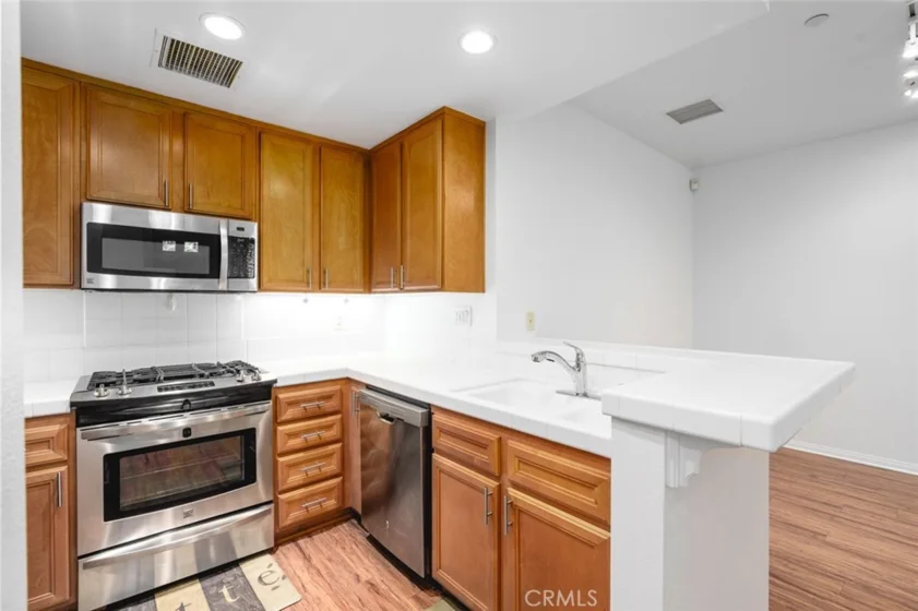 127 Jadestone photo 13