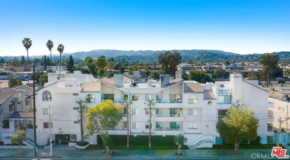 17800 Burbank #204 photo 18