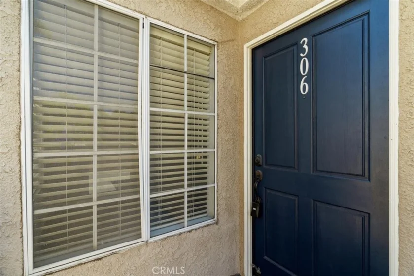 4561 Warner photo 34