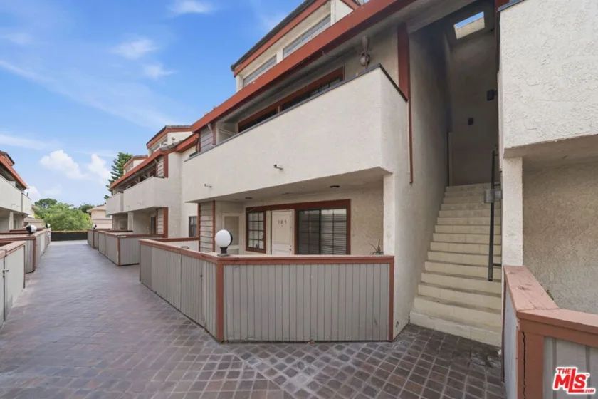 15946 Vanowen Street #209 photo 7