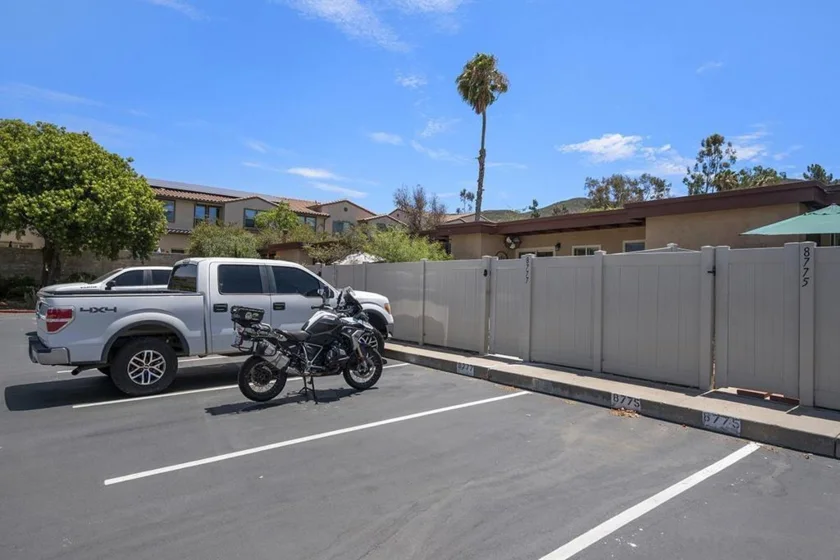 8777 Wahl Street photo 27