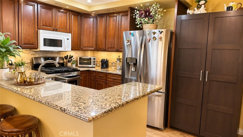 5534 Encino #204 photo 4