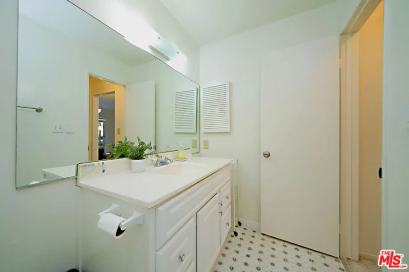 320 S Ardmore Avenue #323 photo 28