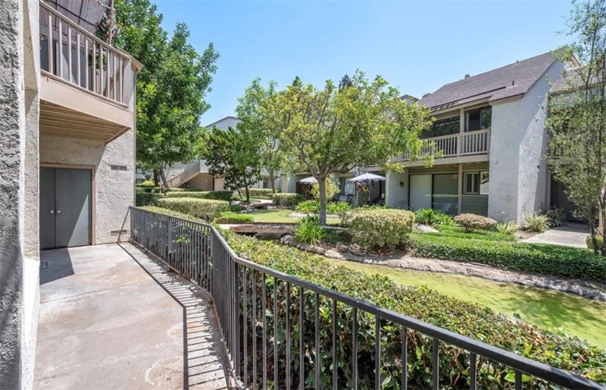 10530 N Lakeside Drive #G photo 33