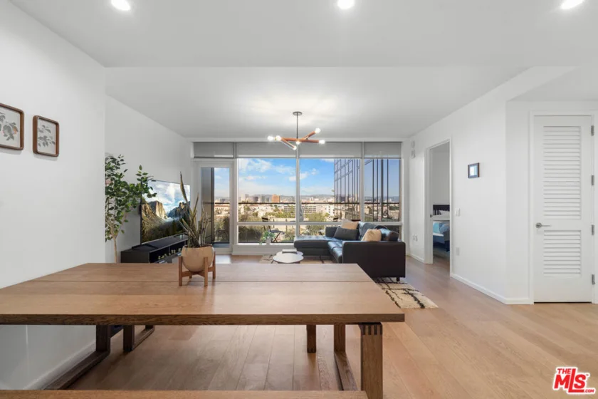 877 Francisco Street #1116 photo 2