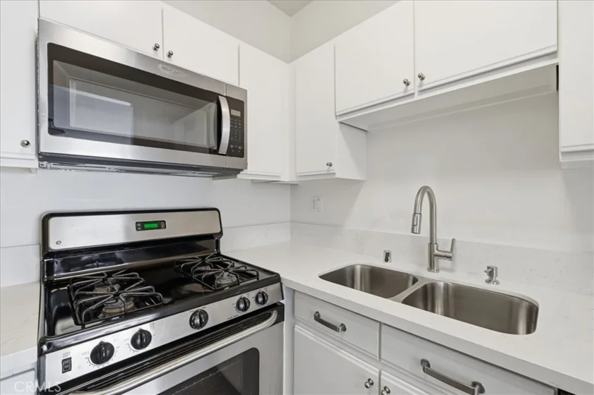11822 Goshen Avenue #303 photo 20
