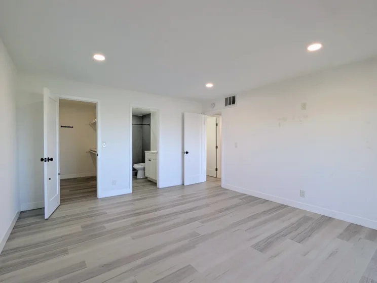 12635 Main #221 photo 3