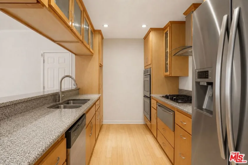 104 S Hayworth Avenue #103 photo 18