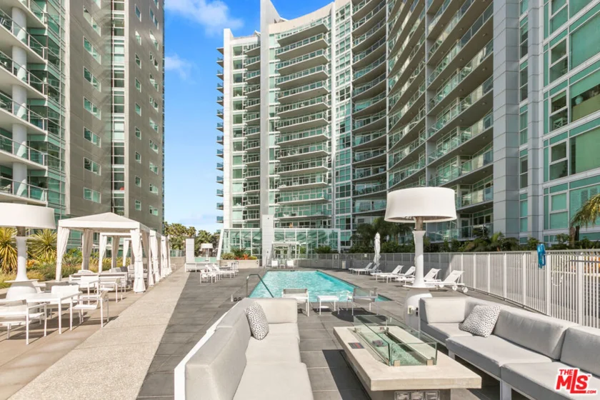 13600 Marina Pointe Drive #907 photo 23
