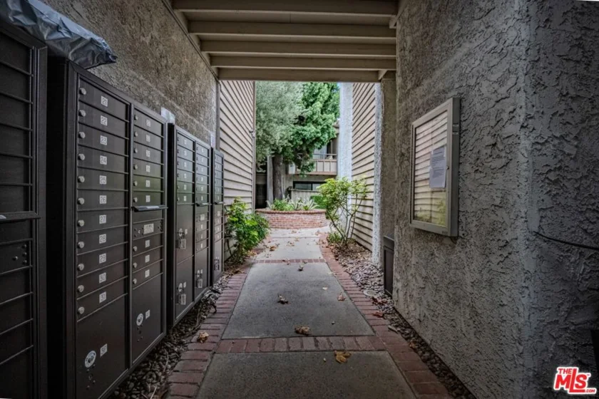 15511 Sherman Way #40 photo 25