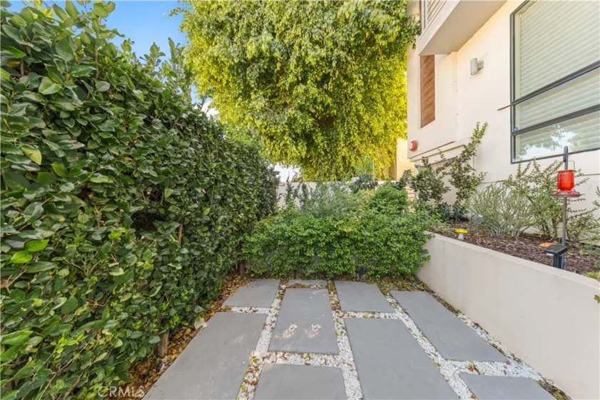 4485 Hazeltine Avenue #1 photo 54