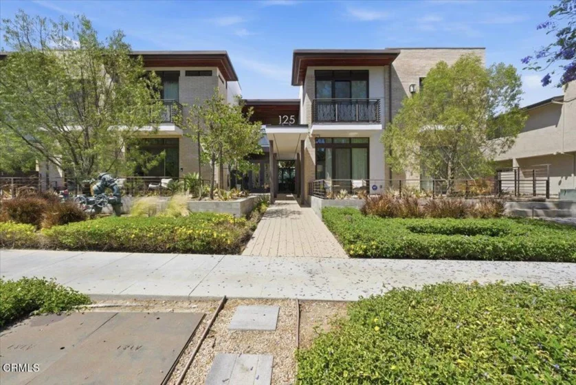 125 Hurlbut Street #205 photo 2