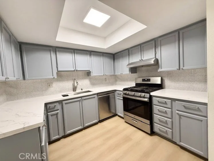 116 W Maple Street #16 photo 9