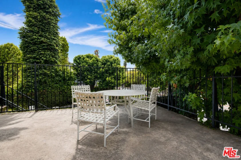 4249 Longridge Avenue #209 photo 38