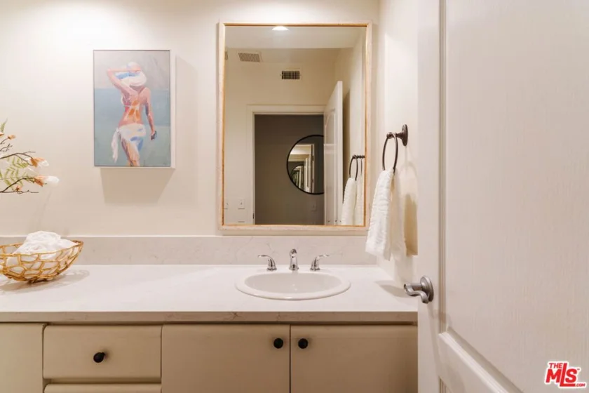 11855 Goshen Avenue #104 photo 35