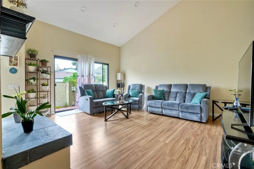 3304 Caminito Eastbluff #143 photo 5