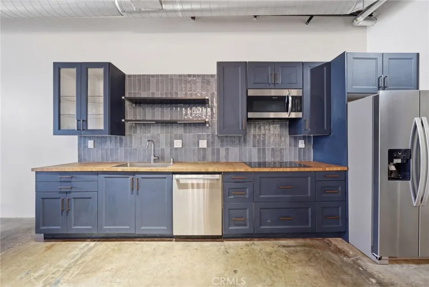 825 E 4th Street #101 photo 4