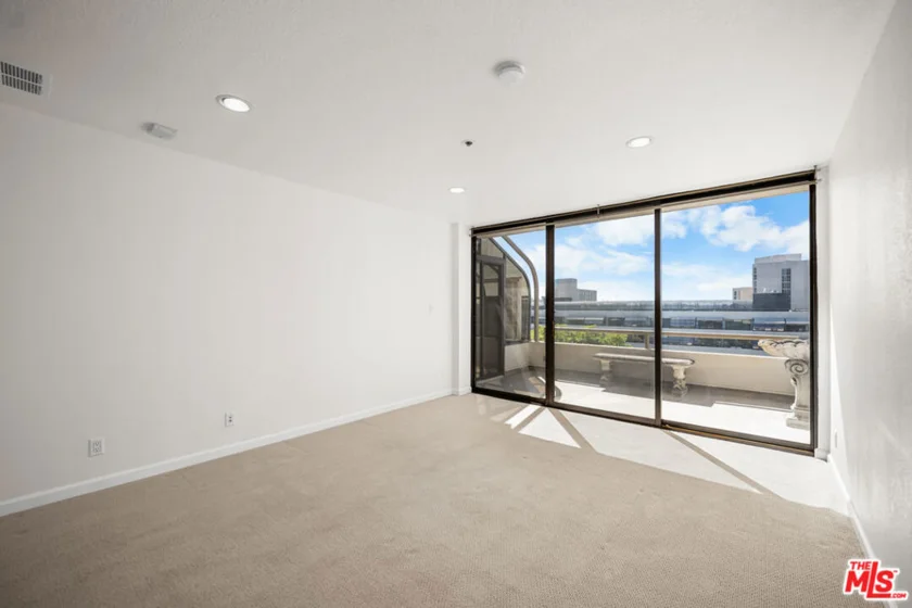 121 S Hope Street #518 photo 11