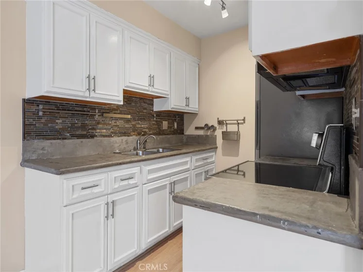 335 Cedar Avenue #412 photo 6