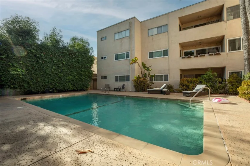 5411 Tyrone Avenue #203 photo 35