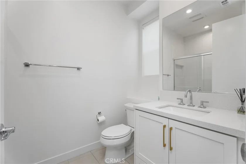 651 S Lyon Street photo 18