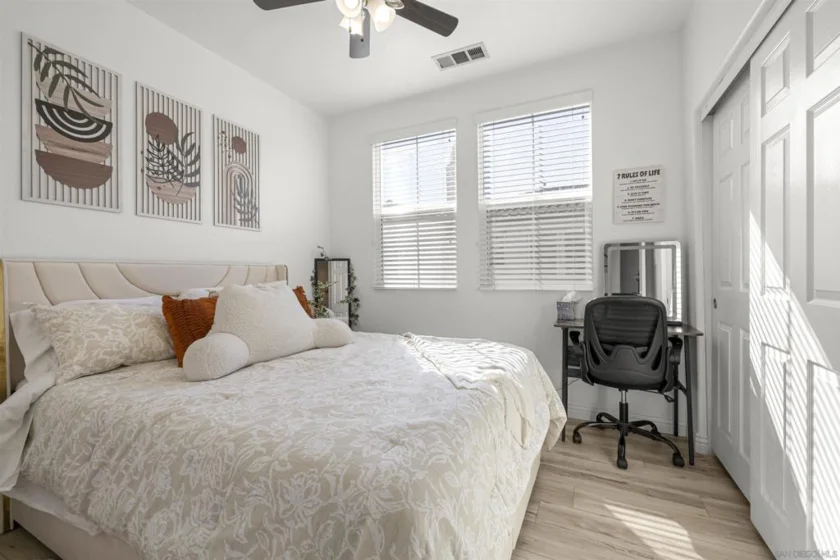 1800 E Lakeshore 1212 photo 8
