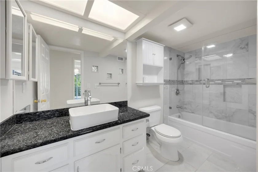 1300 W Lambert #10 photo 37